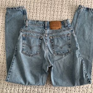 Vintage Levi’s 550 Light Wash. Size 5 MED